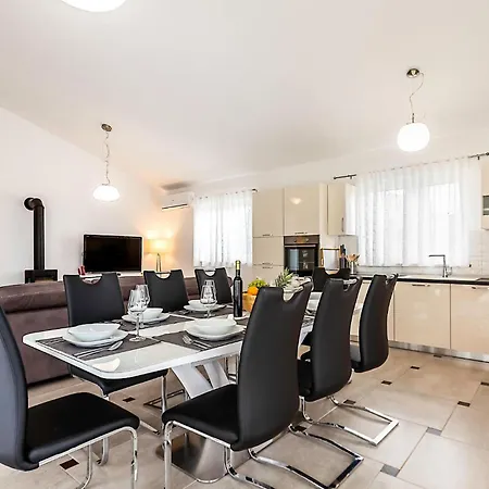 3 Bedroom Awesome In Σπίτι διακοπών Vodnjan
