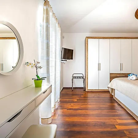 3 Bedroom Awesome In *