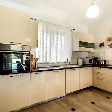 Σπίτι διακοπών 3 Bedroom Awesome In *