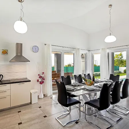 3 Bedroom Awesome In