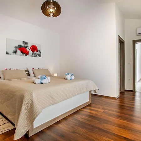 Σπίτι διακοπών 3 Bedroom Awesome In Vodnjan