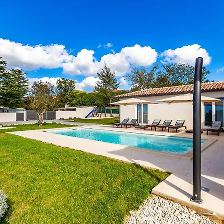 3 Bedroom Awesome In Σπίτι διακοπών *