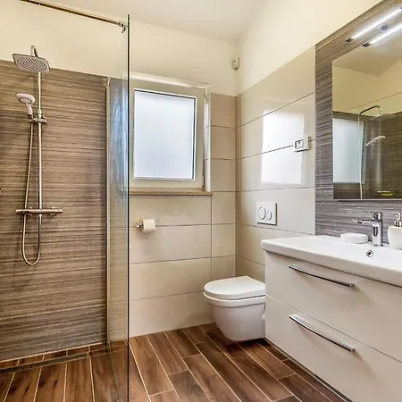 Σπίτι διακοπών 3 Bedroom Awesome In *