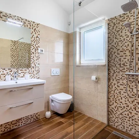 3 Bedroom Awesome In Holiday home