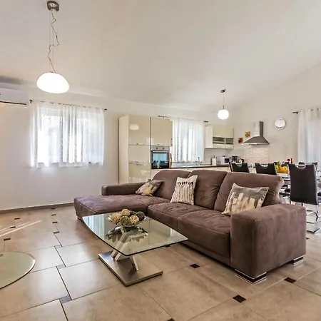 3 Bedroom Awesome In Vodnjan